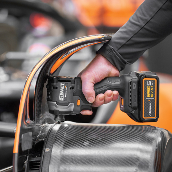 Savr&scaron;en poklon za majstora: DeWalt McLaren